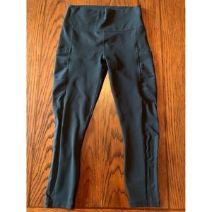 Black fabletics Capri leggings with pockets